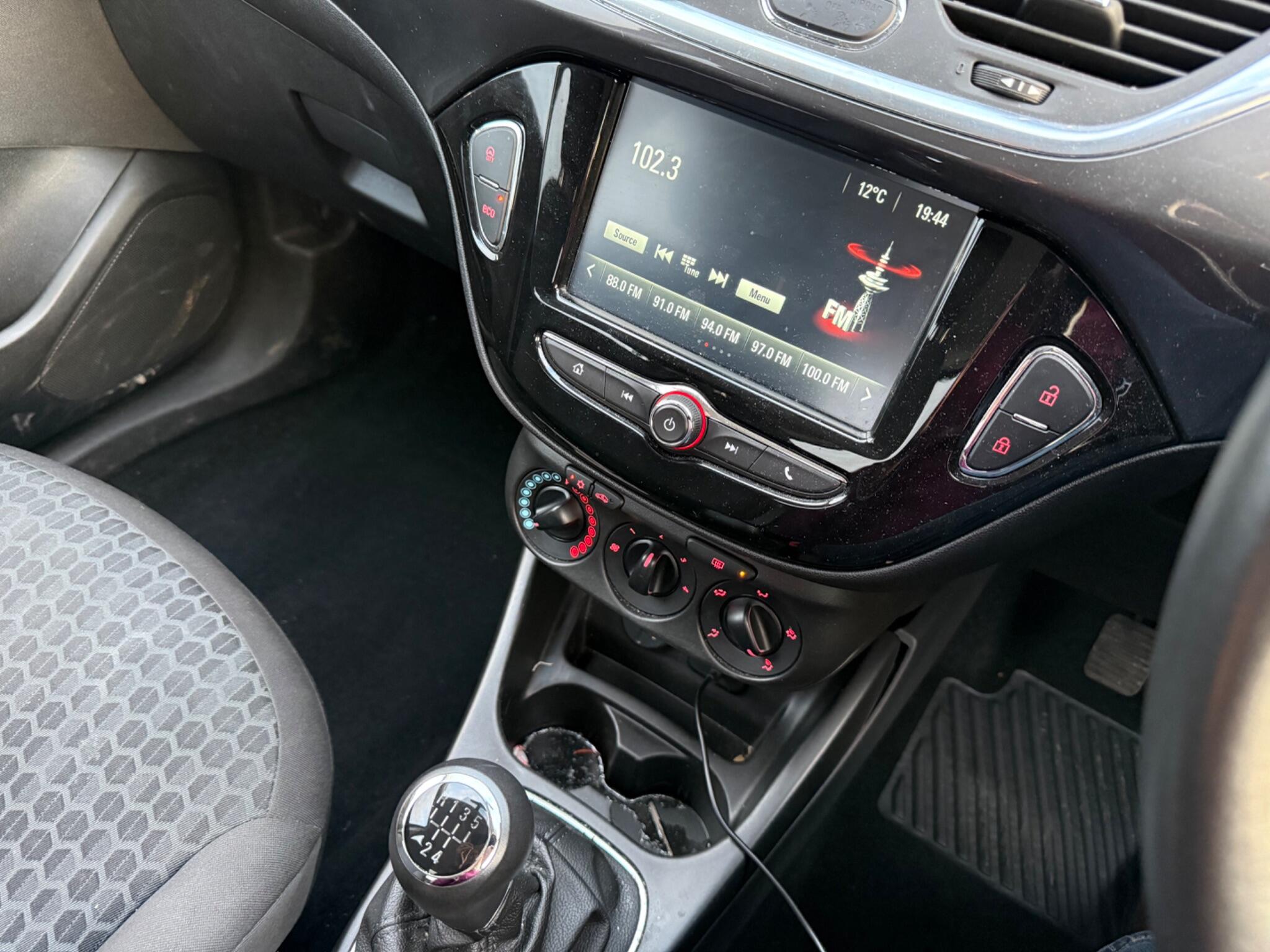 Vauxhall Corsa 1.4i Design Euro 6 (s/s) 5dr — photo 92 of 104